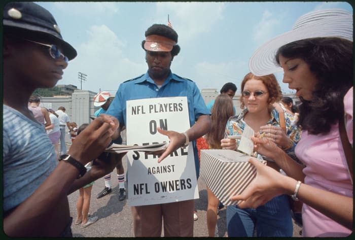 players-strike-1974-in-visor-nl.jpg